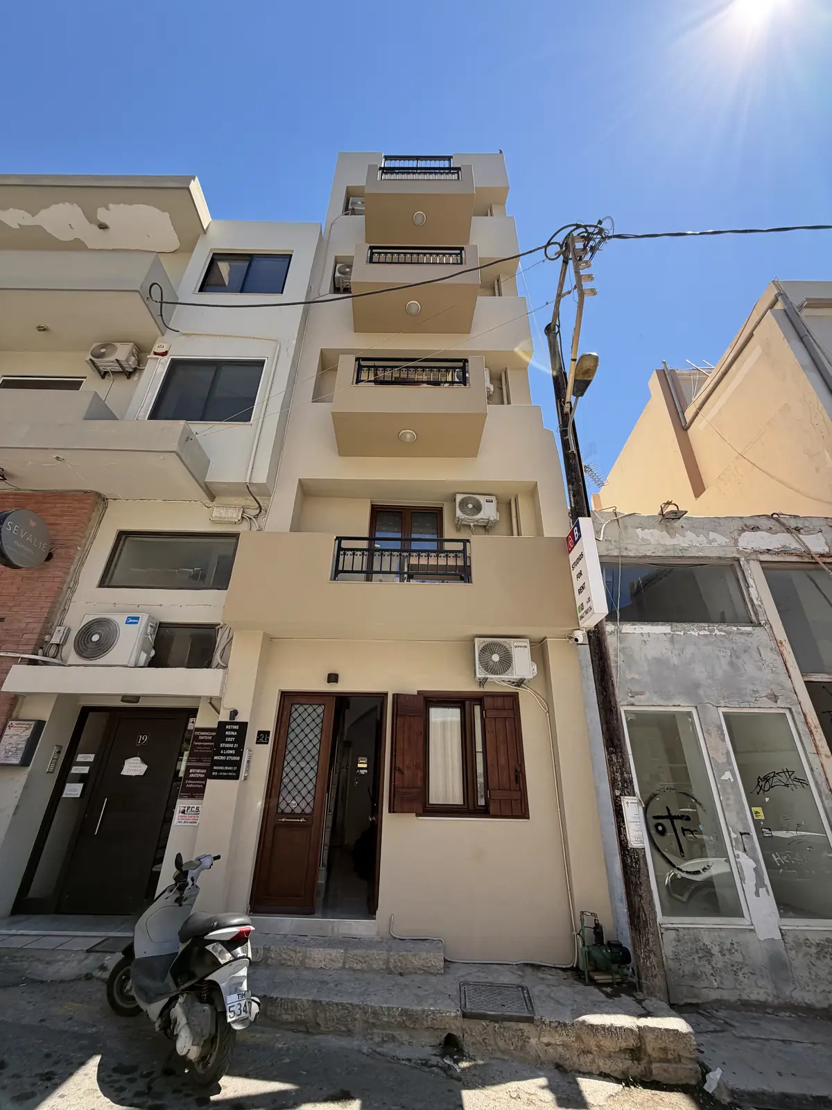 The All Around City Stay main house on Michelidaki street, Heraklion